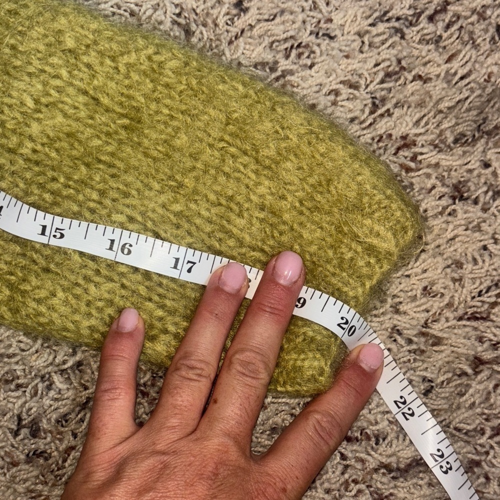 Sara’s Las Vegas wool Cable Knit Sweater - peridot - Picture 3 of 7